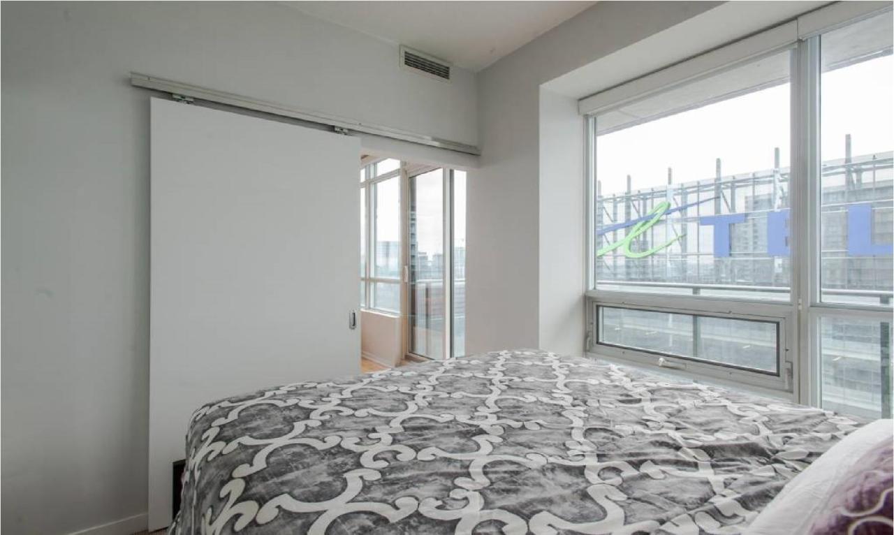 Toronto Downtown Core Two Bedroom Condo With Cn Tower View, Free Parking Екстериор снимка