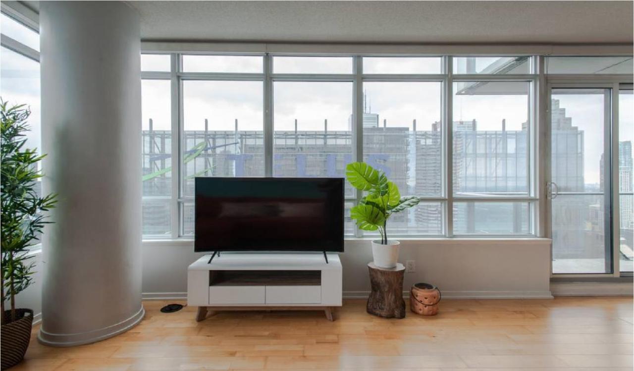Toronto Downtown Core Two Bedroom Condo With Cn Tower View, Free Parking Екстериор снимка