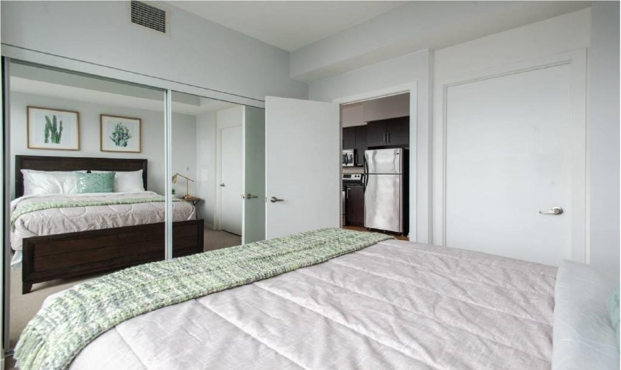 Toronto Downtown Core Two Bedroom Condo With Cn Tower View, Free Parking Екстериор снимка