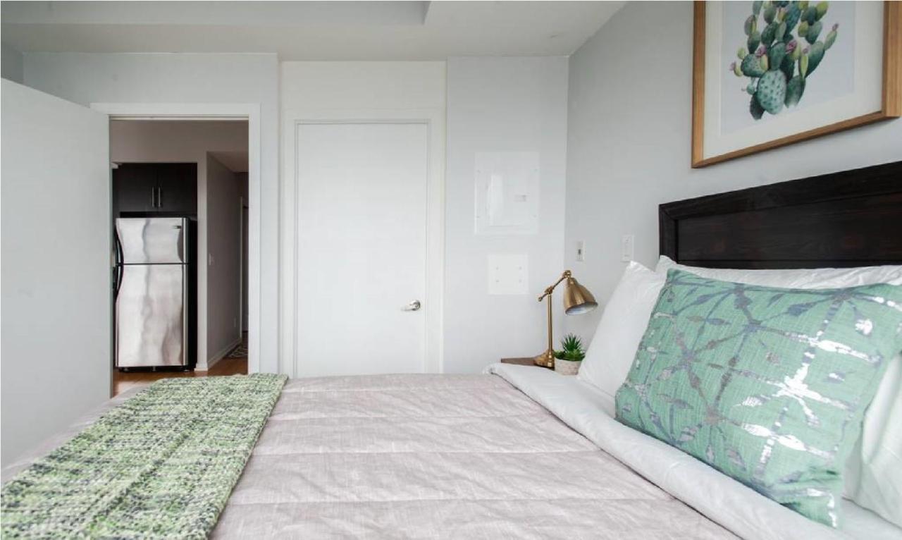 Toronto Downtown Core Two Bedroom Condo With Cn Tower View, Free Parking Екстериор снимка