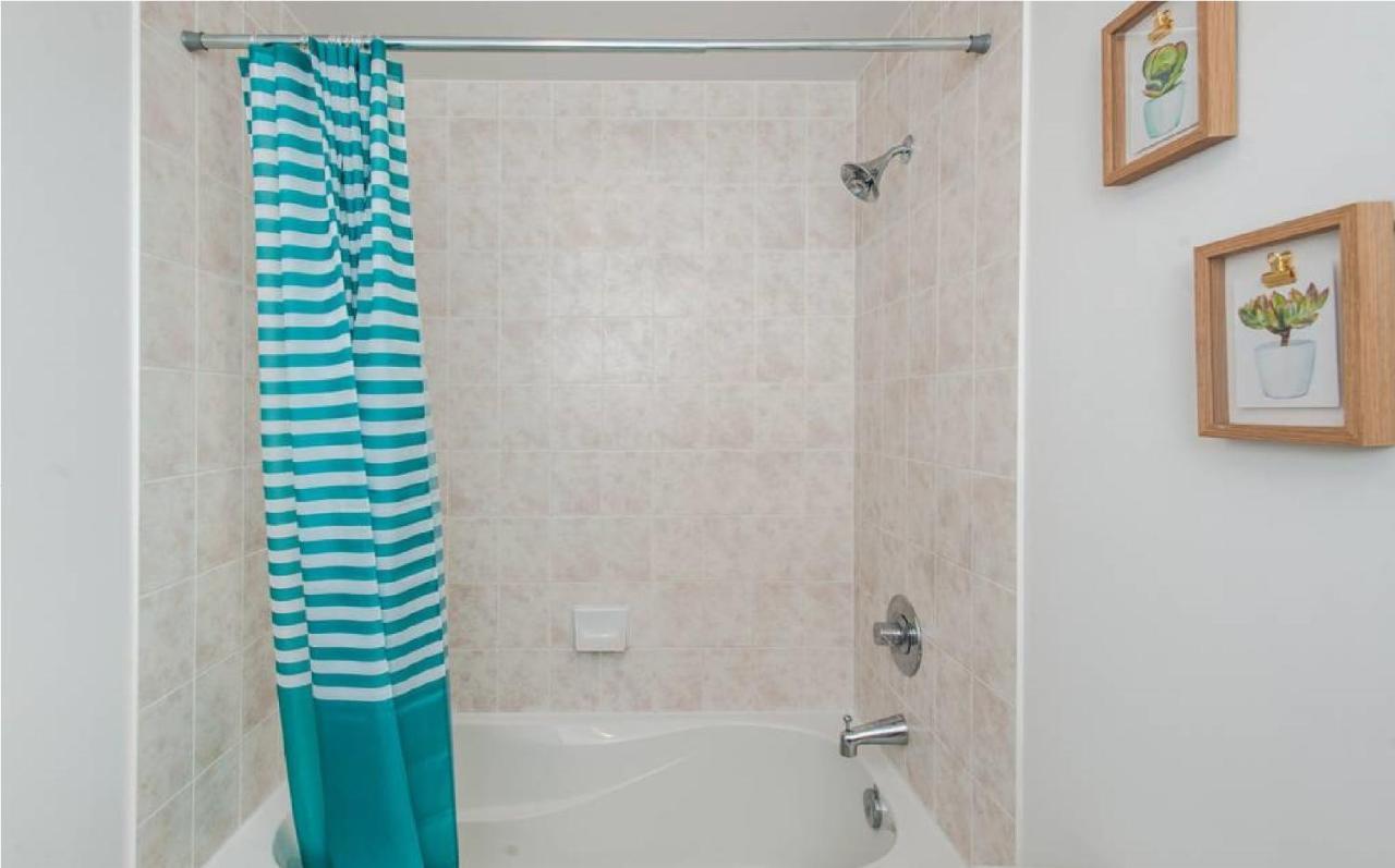 Toronto Downtown Core Two Bedroom Condo With Cn Tower View, Free Parking Екстериор снимка